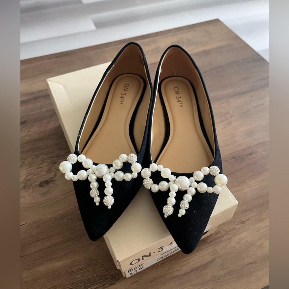 Elegant Black Pearl Embellished Flats